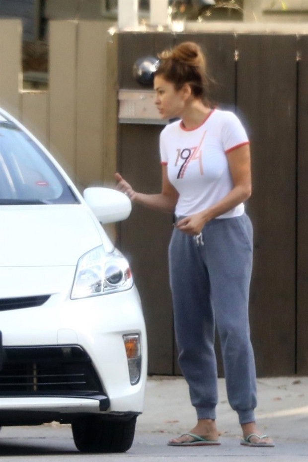 Komşuyla kapı önü sohbeti