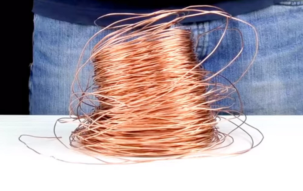 Pil ve bakırı kullanarak öyle bir şey yaptı ki...