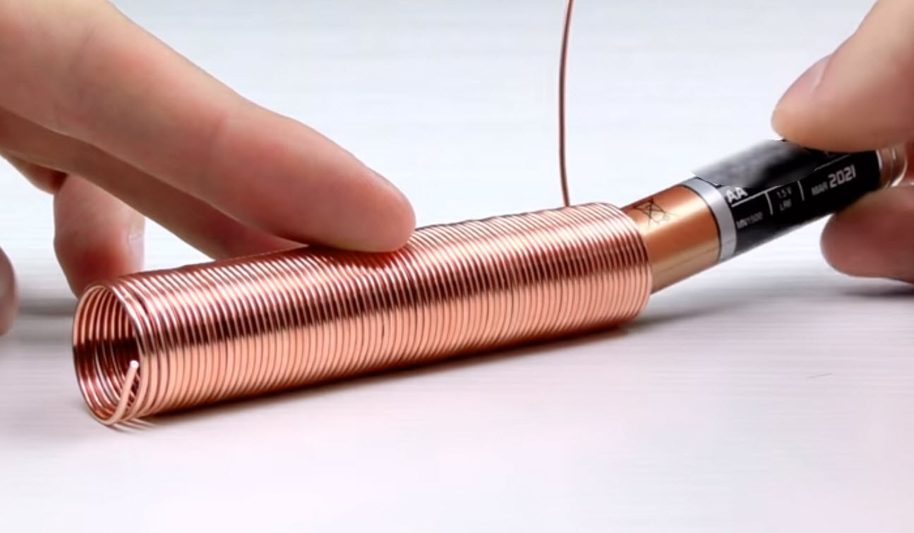 Pil ve bakırı kullanarak öyle bir şey yaptı ki...