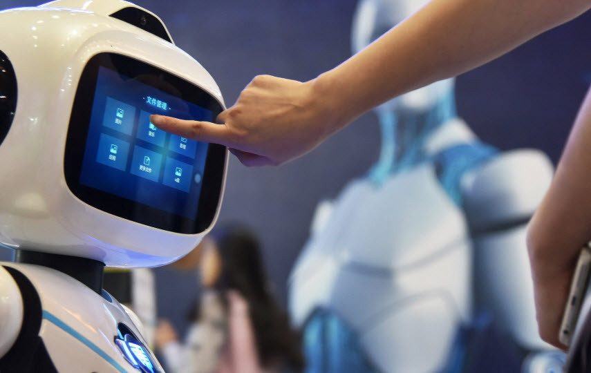 Yapay zeka destekli yazılım robotları masaya yatırılıyor