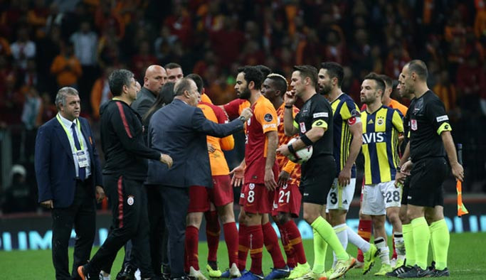 Erman Toroğlundan olay sözler... Fatih Terimle top gibi oynuyor