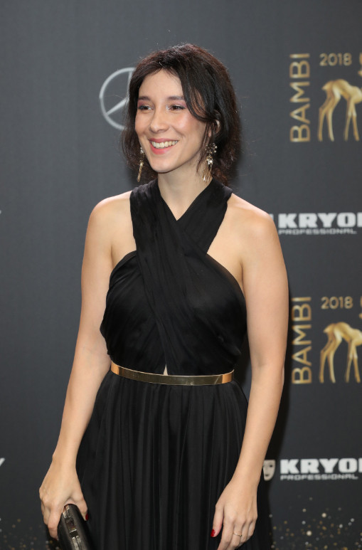 Sibel ortaya çıktı