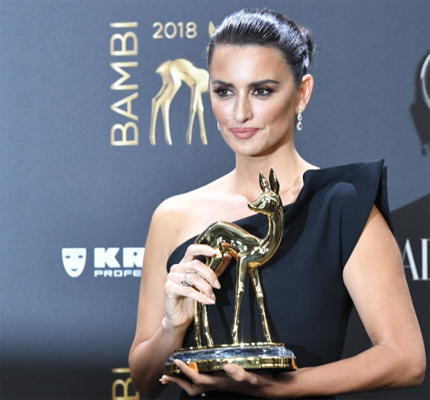 Sibel ortaya çıktı