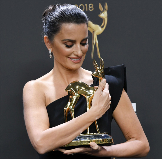 Sibel ortaya çıktı