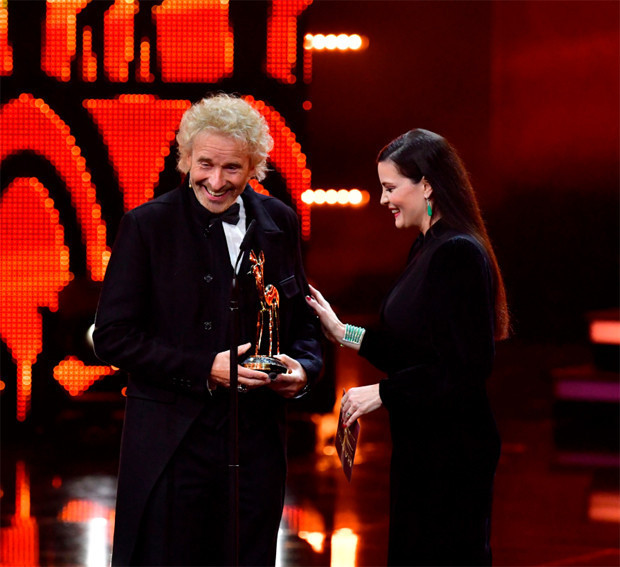 Sibel ortaya çıktı