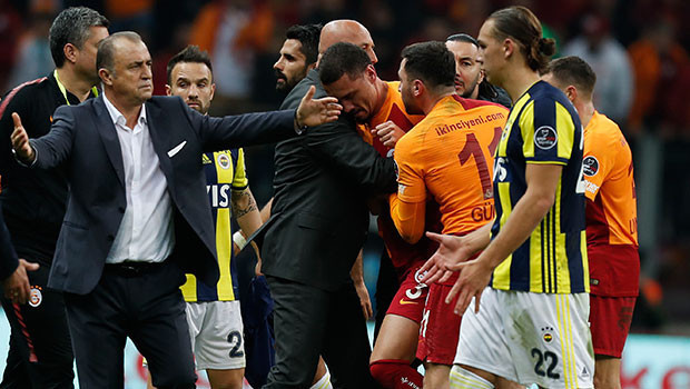 Galatasaraylı yıldızın eşi evi terk etti Galatasaraylı yıldızın eşi evi terk etti