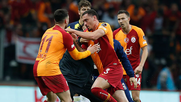 Galatasaraylı yıldızın eşi evi terk etti Galatasaraylı yıldızın eşi evi terk etti