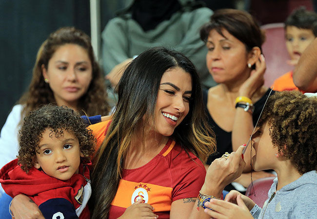Galatasaraylı yıldızın eşi evi terk etti Galatasaraylı yıldızın eşi evi terk etti