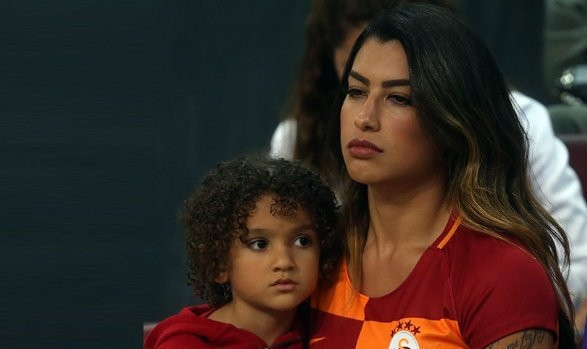 Galatasaraylı yıldızın eşi evi terk etti Galatasaraylı yıldızın eşi evi terk etti