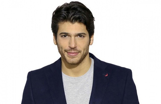 Hollywoodda abisi varmış