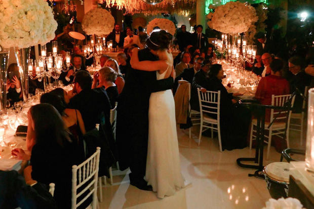 Ünlü yönetmen 55 yaşında ilk evliliğini yaptı