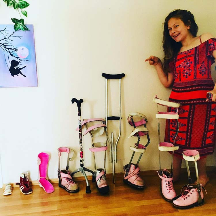 13 yıllık yaşamına 12 ameliyat sığdırdı