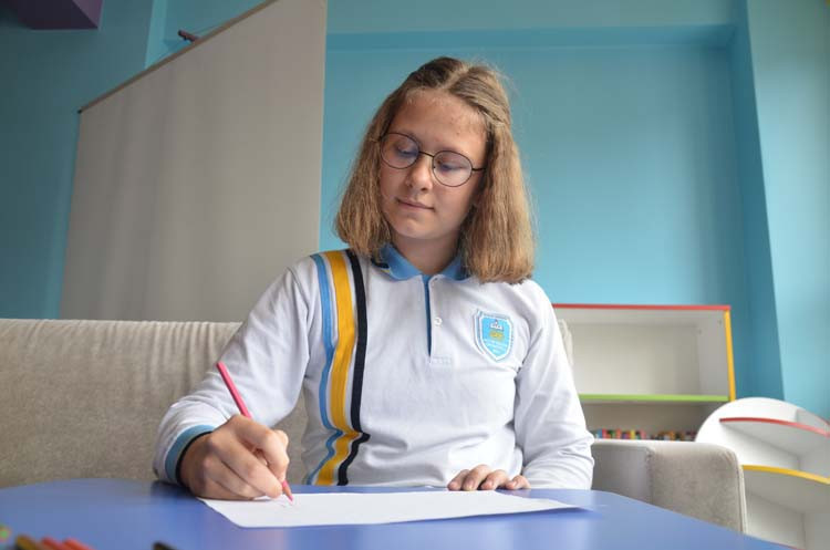 13 yıllık yaşamına 12 ameliyat sığdırdı