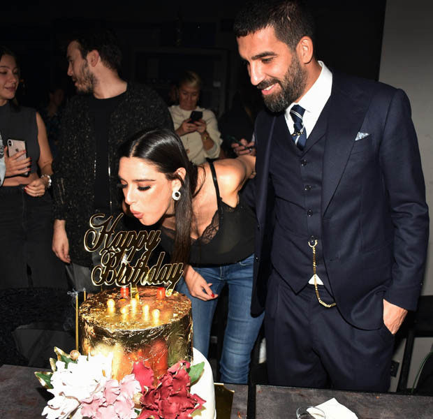 Arda Turan’dan eşine milyonluk jest