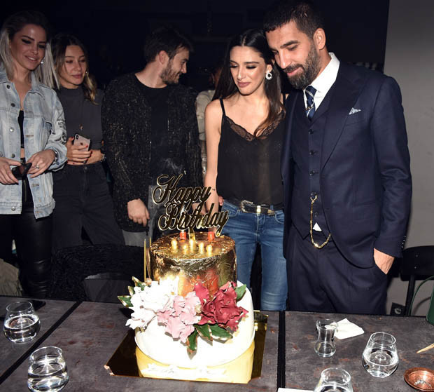 Arda Turan’dan eşine milyonluk jest