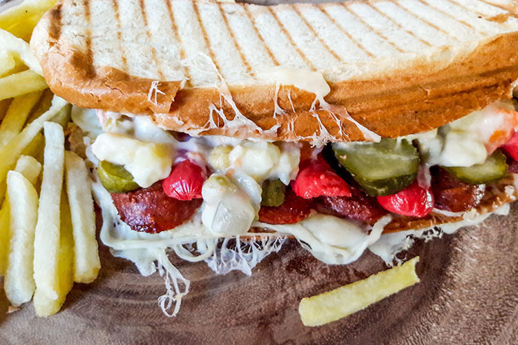 Ayvalık tostu tarifi