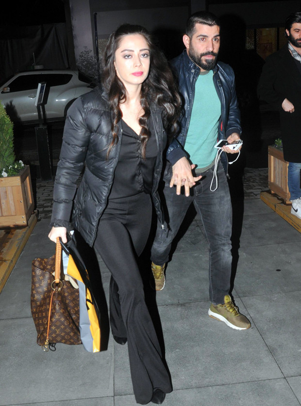 1,5 yıl önce evlenmişlerdi Ben sessiz kaldıkça... 1,5 yıl önce evlenmişlerdi Ben sessiz kaldıkça...