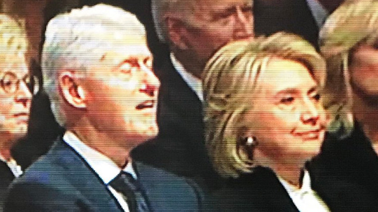 Bill Clinton ve Joe Bidenın, Bushun cenazesinde uyuması tartışma yarattı