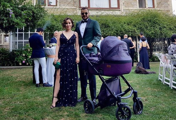 Biz de ne yapalım, bebek gezdiriyoruz işte