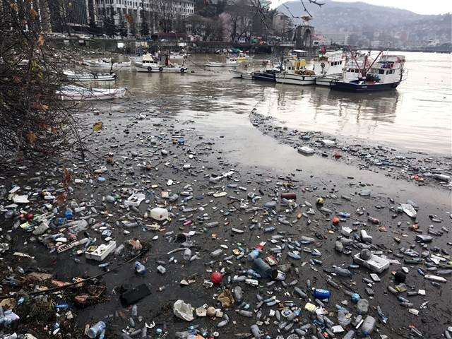 Zonguldak Limanı çöple doldu