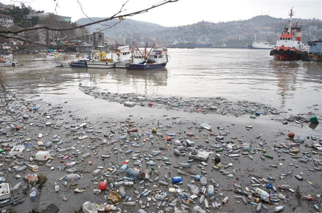 Zonguldak Limanı çöple doldu