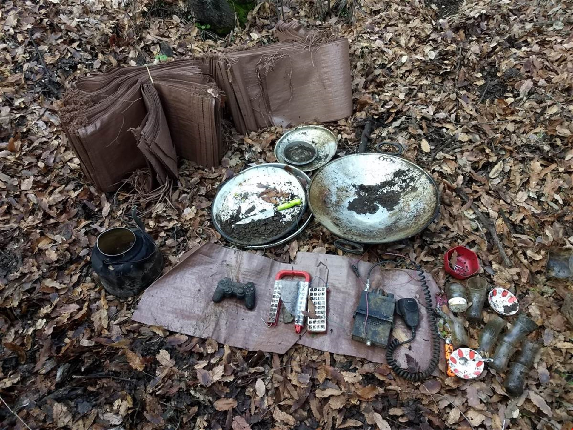 Terör örgütüne darbe 23 sığınak ve barınak bulundu