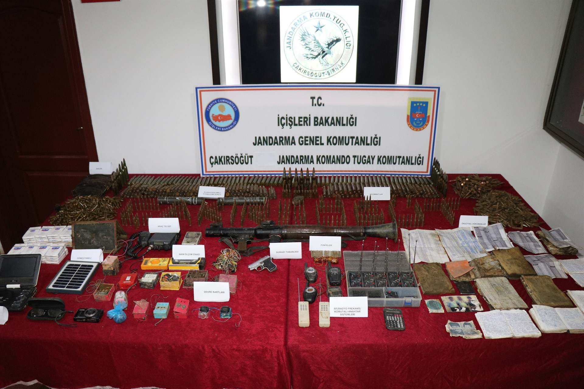 Terör örgütüne darbe 23 sığınak ve barınak bulundu