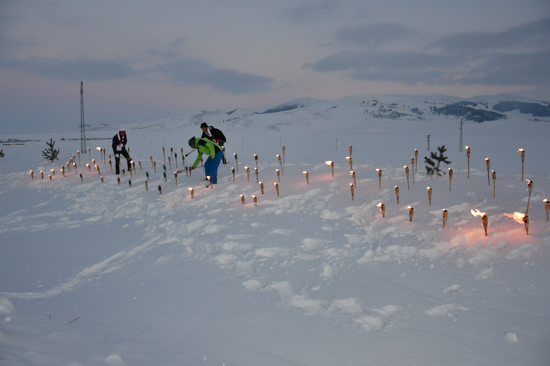 Sarıkamış şehitleri için eksi 15 derecede saygı nöbeti