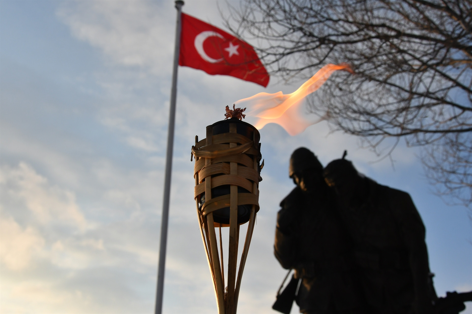 Sarıkamış şehitleri için eksi 15 derecede saygı nöbeti