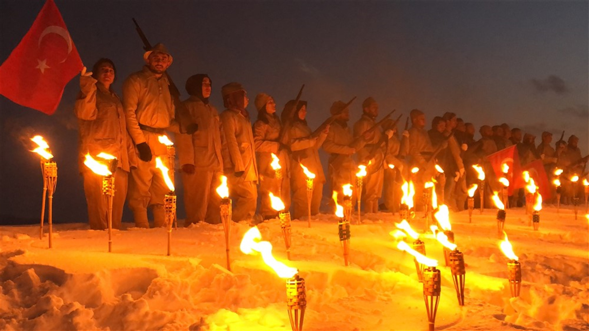 Sarıkamış şehitleri için eksi 15 derecede saygı nöbeti