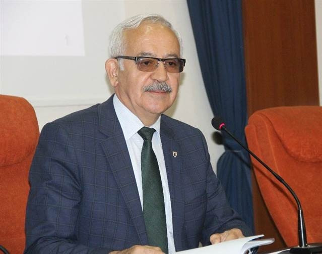 Kanuninin yaptırdığı tarihi mescide yeni dönem metal doğrama takıldı