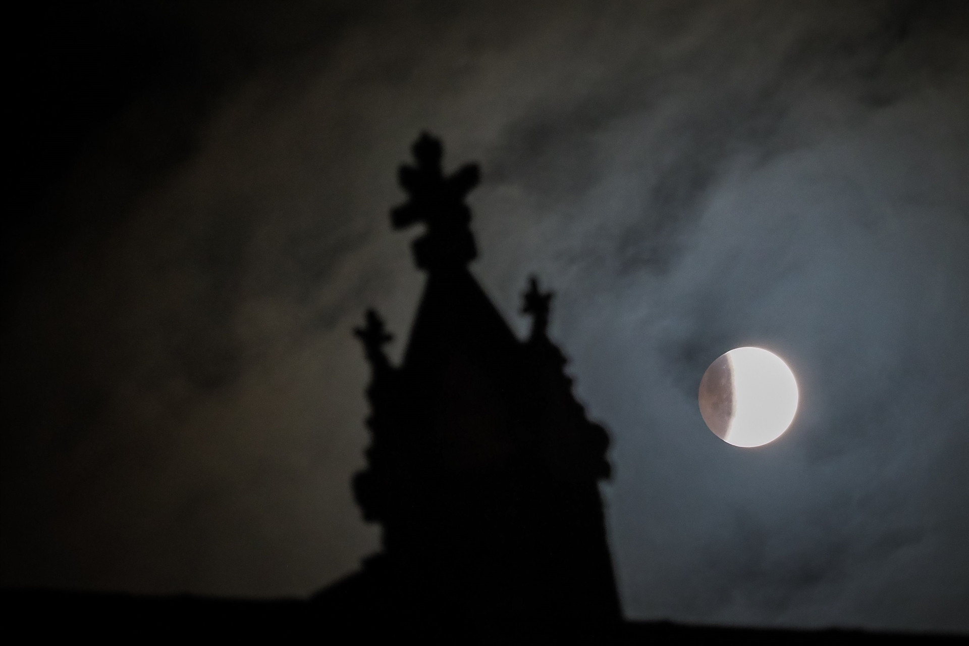 Dünyadan Kanlı Ay Tutulması manzaraları