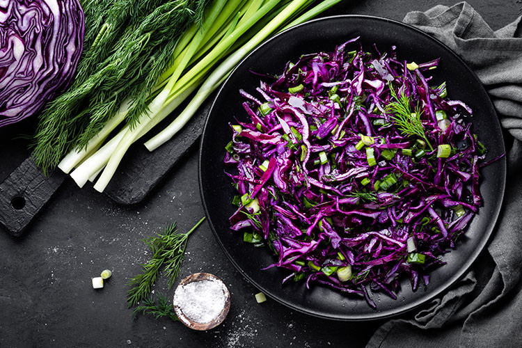 Elmalı kırmızı lahana salatası tarifi