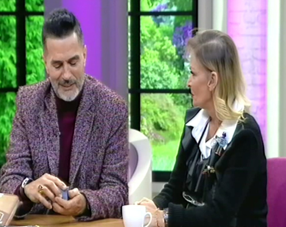 Canlı yayında şaşırtan evlilik teklifi