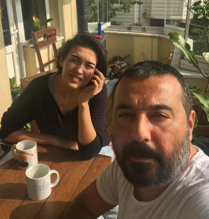 Yeni yaşını kaybettiği babasıyla kutladı... Onu tanıdınız mı Yeni yaşını kaybettiği babasıyla kutladı... Onu tanıdınız mı
