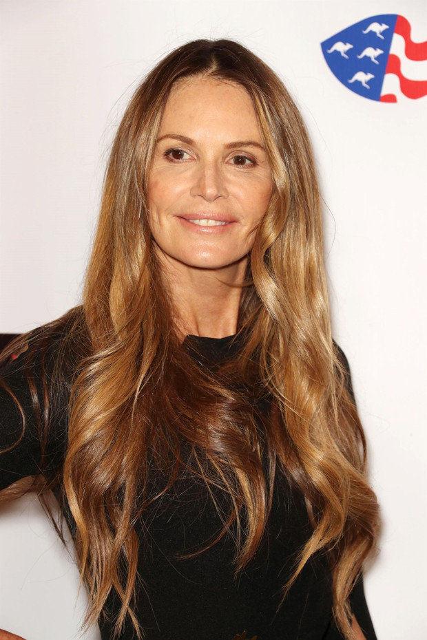 Ödül gecesine makyajsız gitti