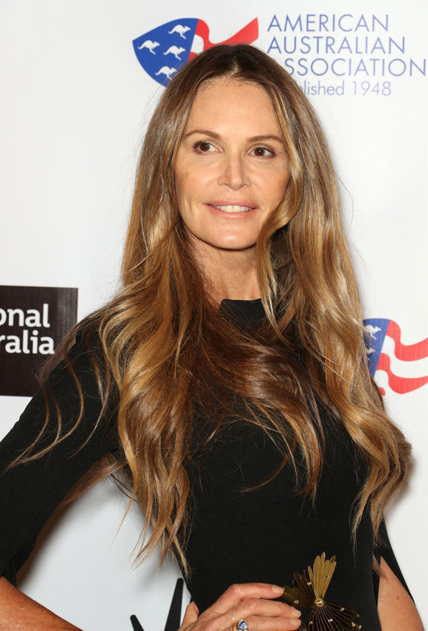 Ödül gecesine makyajsız gitti