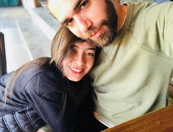 Yemek kursuna başladı