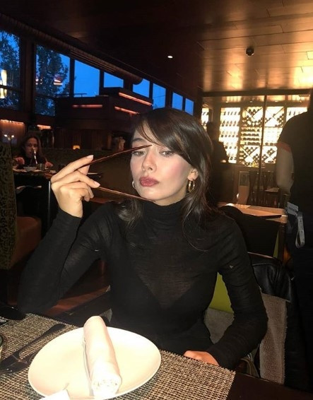 Yemek kursuna başladı