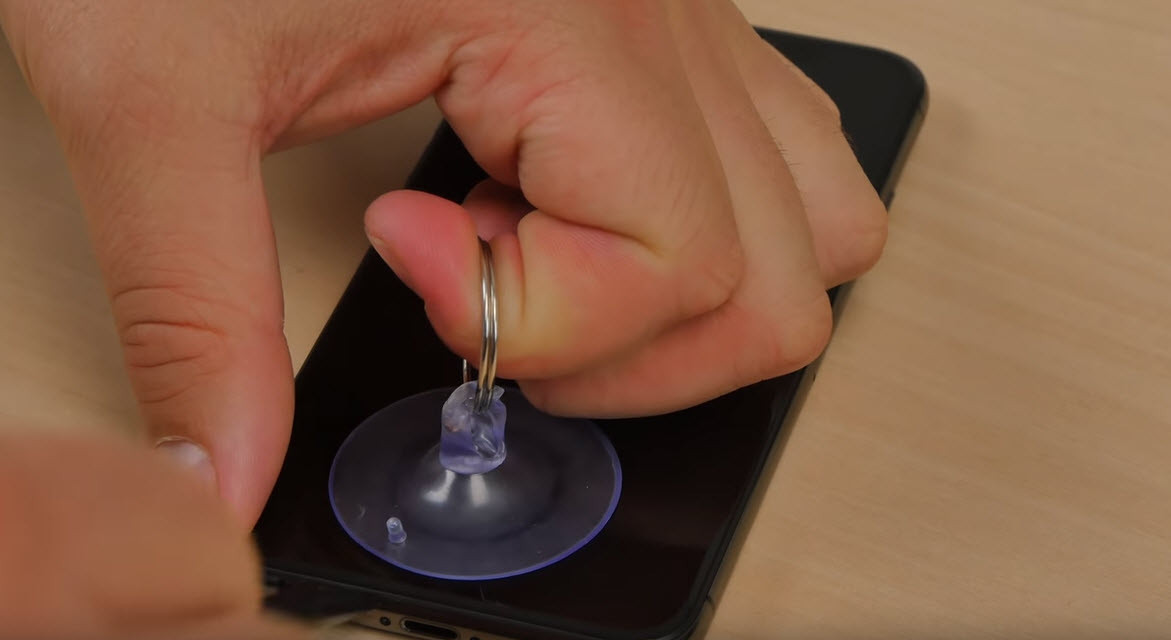 Appleın göz bebeğini parçalarına ayırdı İçinden neler çıktı