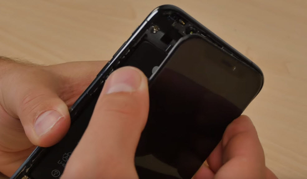 Appleın göz bebeğini parçalarına ayırdı İçinden neler çıktı