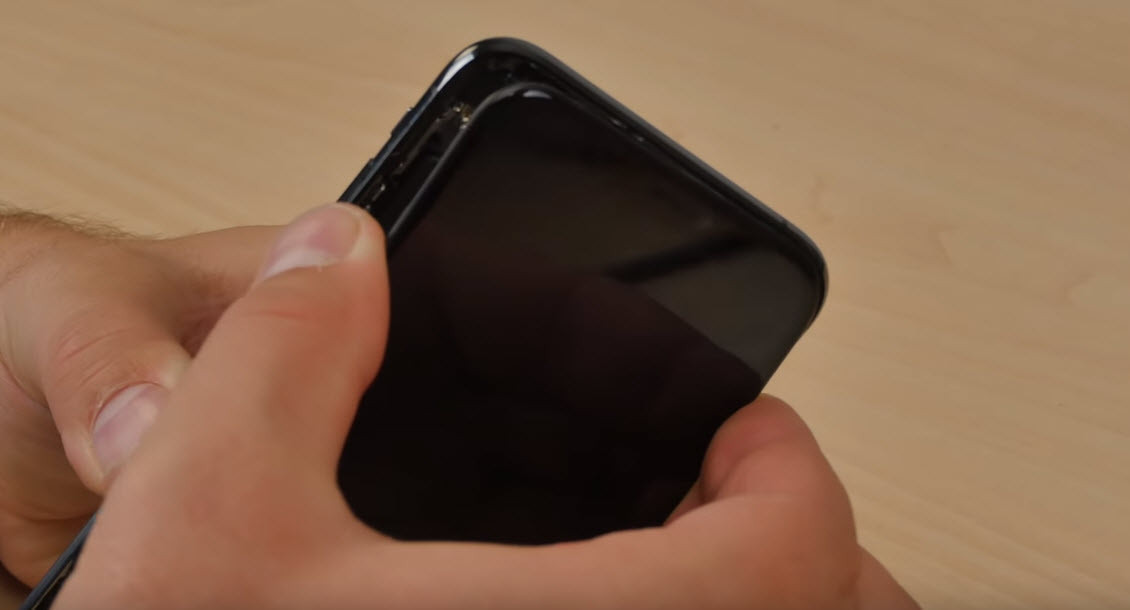 Appleın göz bebeğini parçalarına ayırdı İçinden neler çıktı
