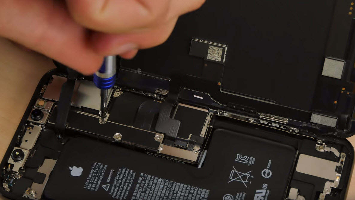 Appleın göz bebeğini parçalarına ayırdı İçinden neler çıktı