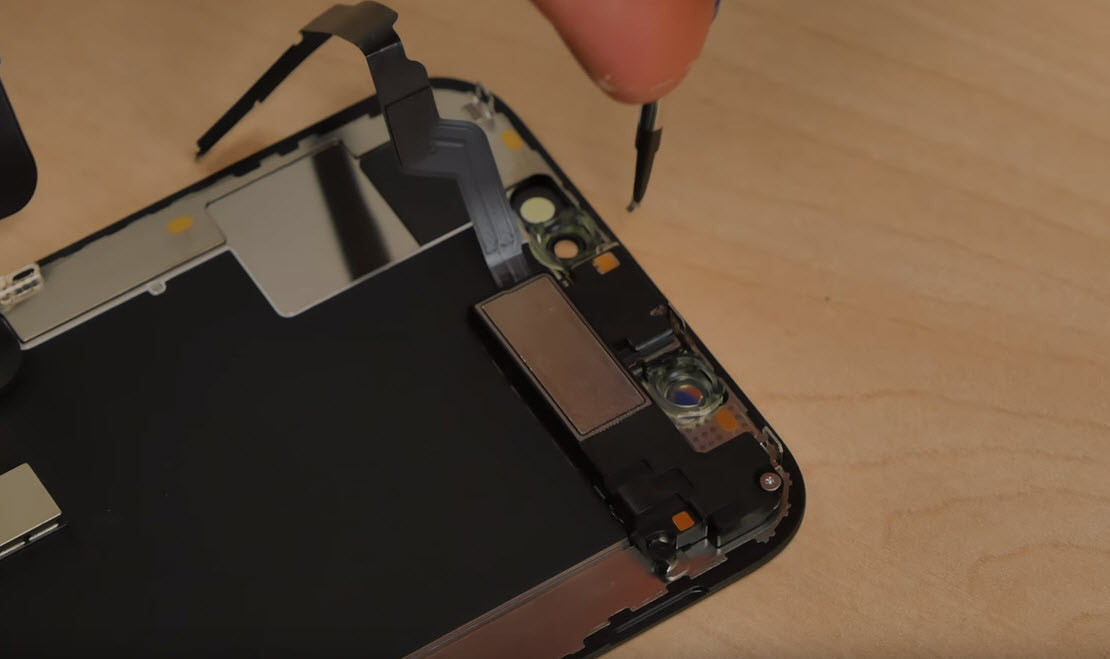 Appleın göz bebeğini parçalarına ayırdı İçinden neler çıktı