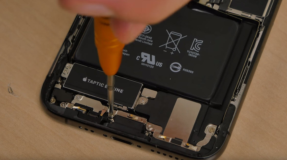 Appleın göz bebeğini parçalarına ayırdı İçinden neler çıktı