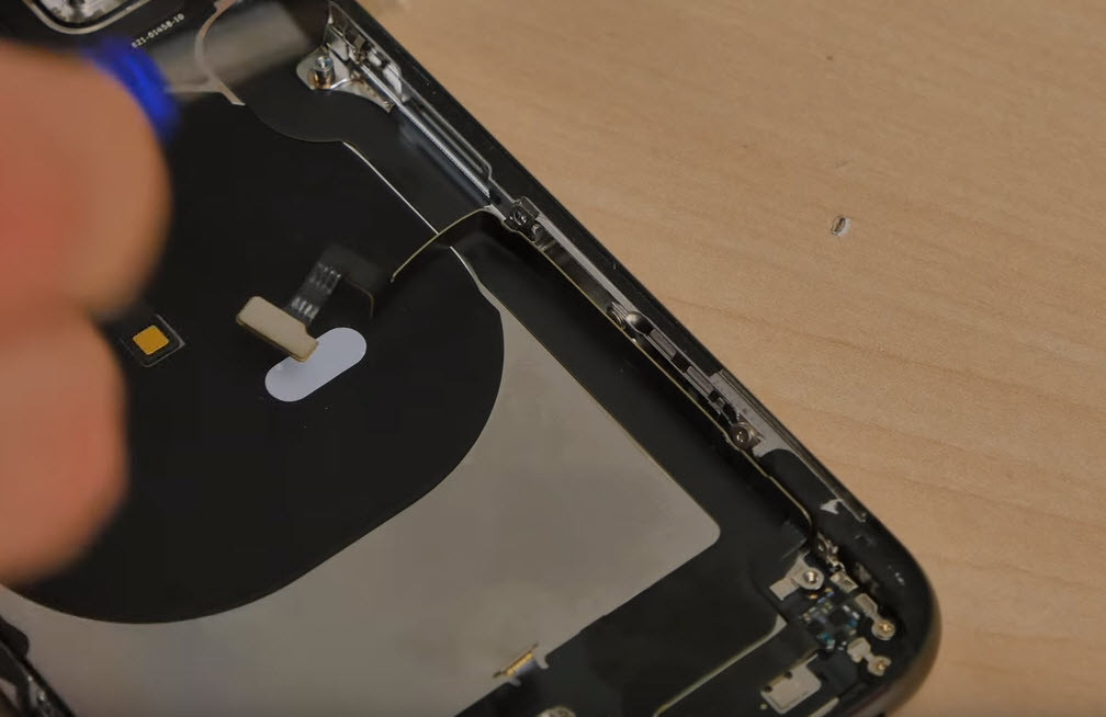Appleın göz bebeğini parçalarına ayırdı İçinden neler çıktı