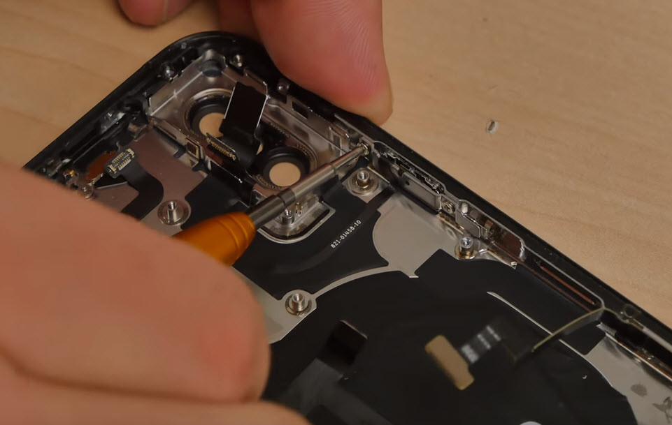 Appleın göz bebeğini parçalarına ayırdı İçinden neler çıktı