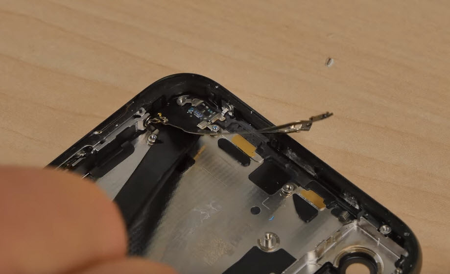 Appleın göz bebeğini parçalarına ayırdı İçinden neler çıktı