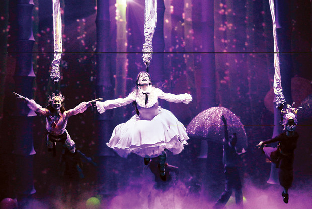 Alice Müzikali ilk kez sahnede Alice Müzikali ilk kez sahnede