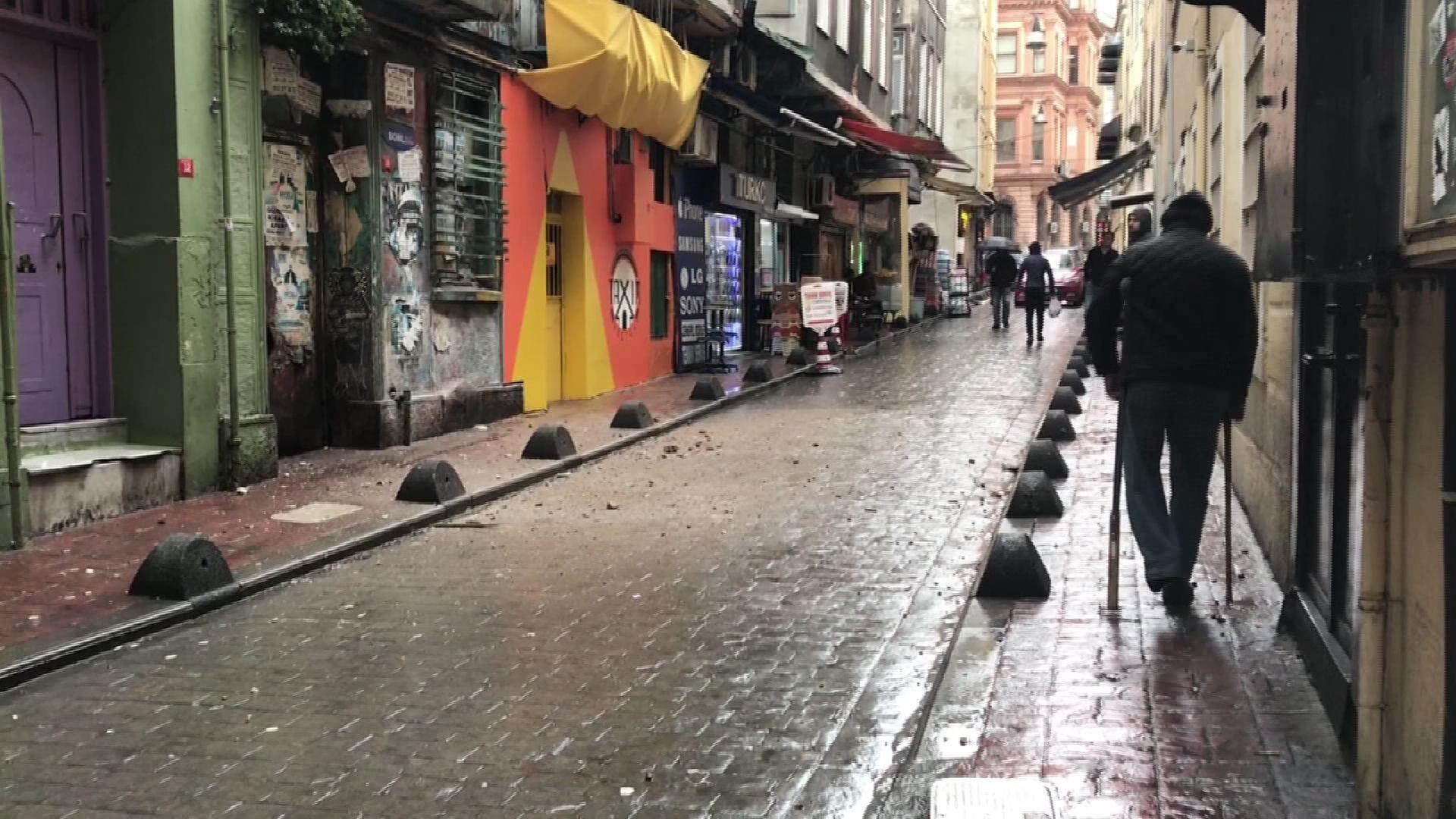 Manukyana ait eski binada çökme